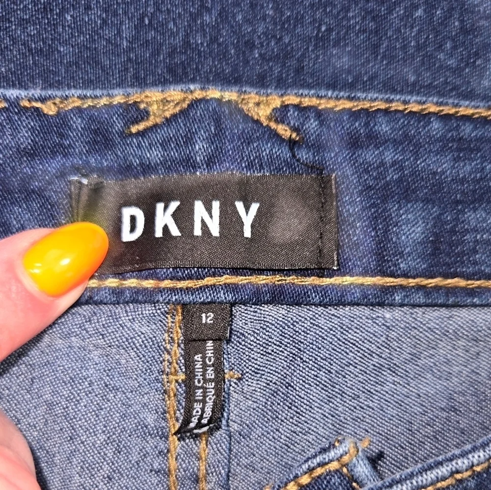 NWOT DKNY Dark Wash Denim Jeans Size 12